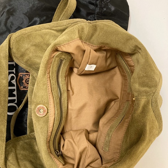 BNBI🌺 DESIGNER GUSTTO HANDBAG👜 Genuine Green Suede Rounded Handbag - Picture 3 of 16